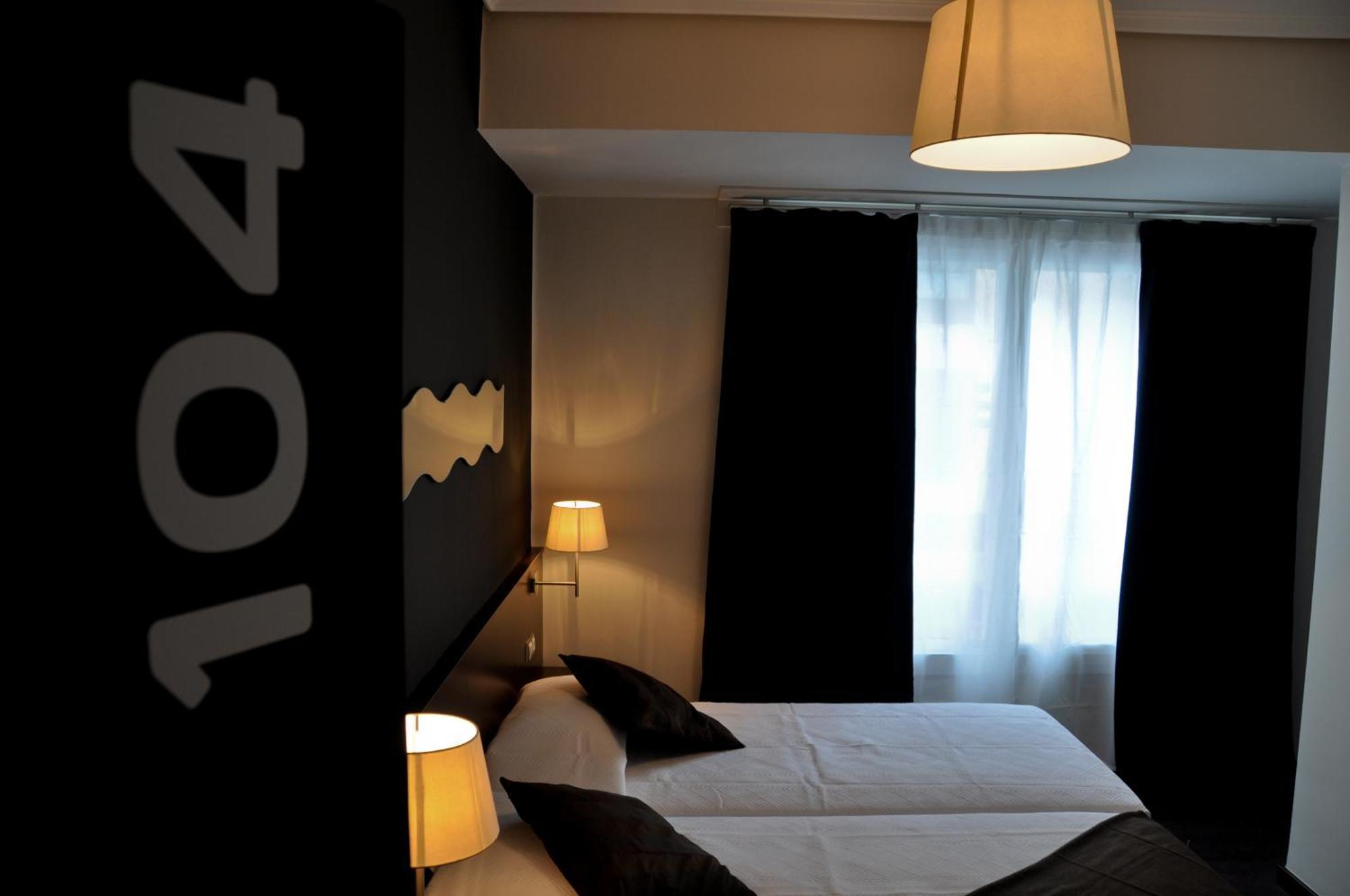 Hostal La Rotonda Ουρένσε Εξωτερικό φωτογραφία