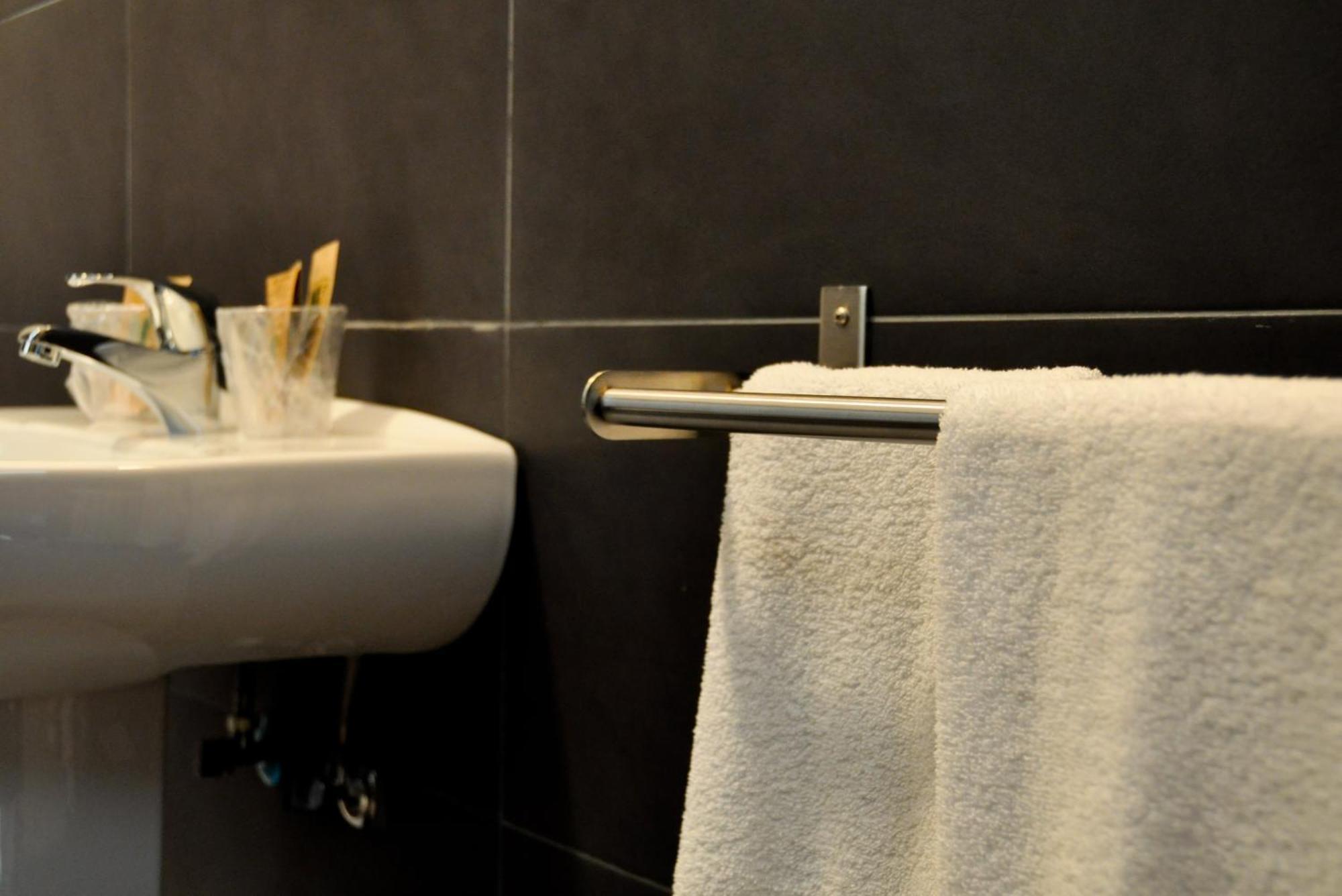 Hostal La Rotonda Ουρένσε Εξωτερικό φωτογραφία